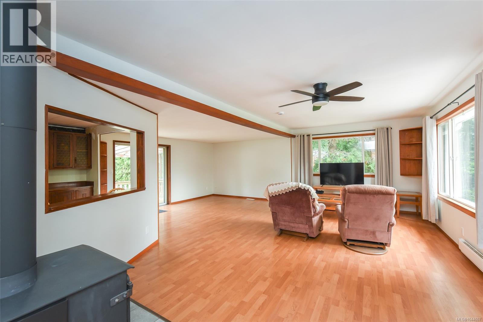 6601 Mystery Beach Rd, Fanny Bay, BC - Indoor