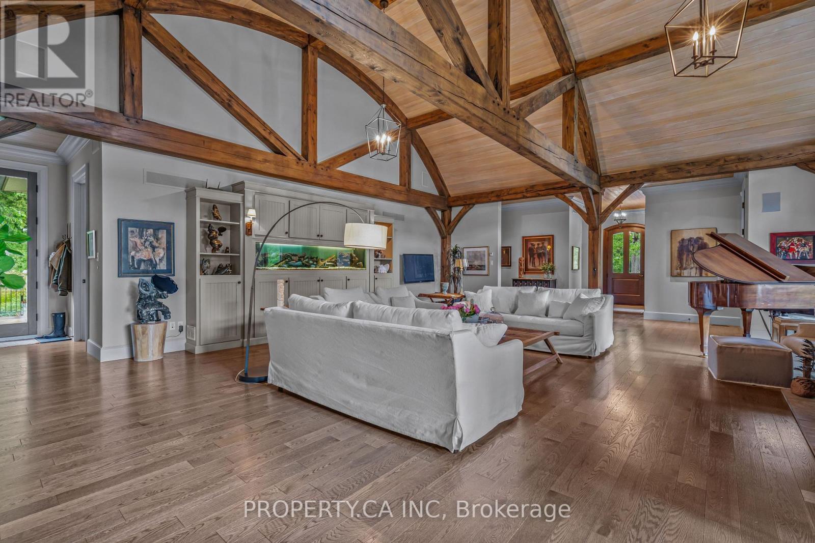10955 Old River Road, Middlesex Centre, ON - Indoor Photo Showing Living Room