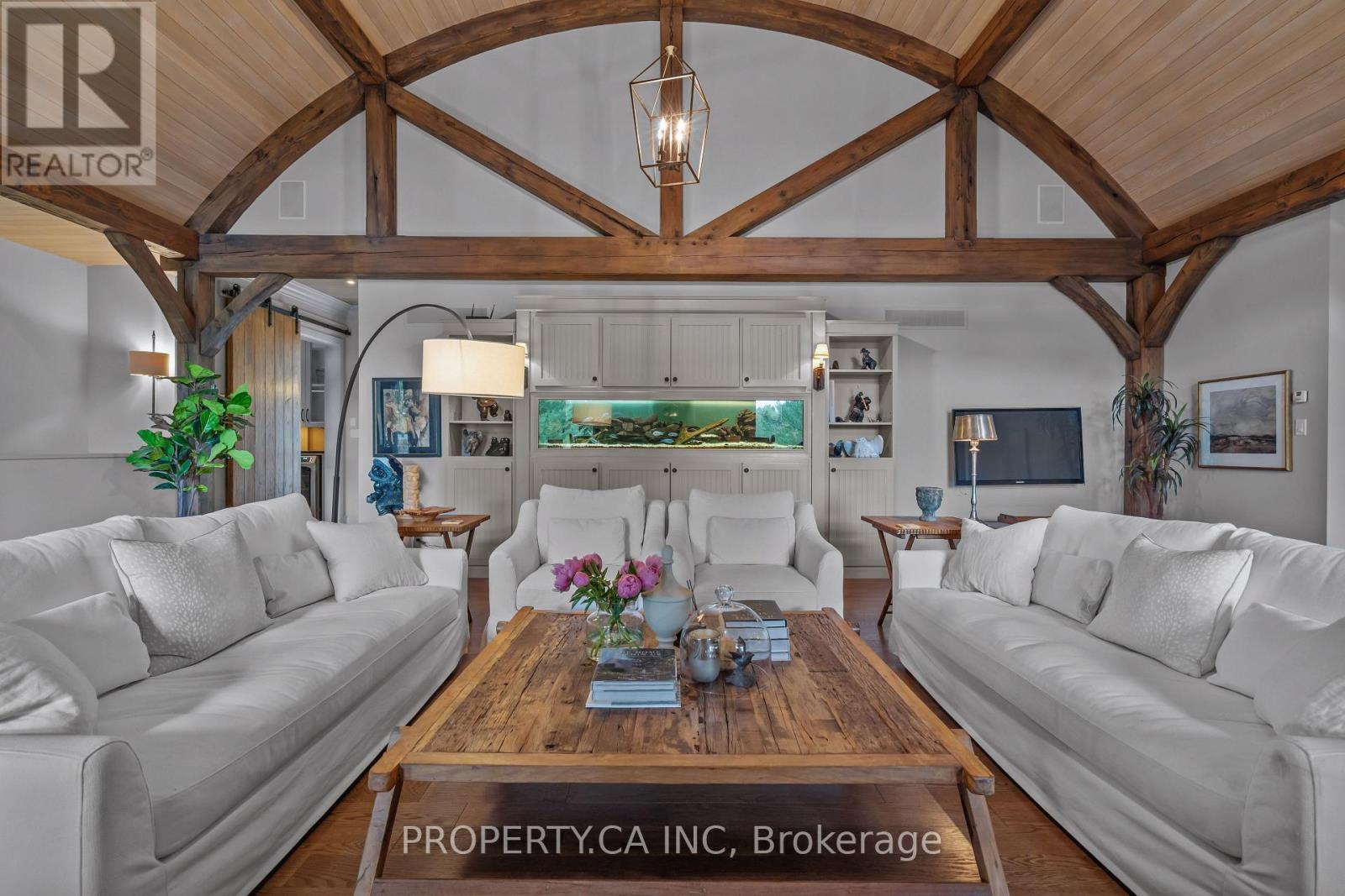 10955 Old River Road, Middlesex Centre, ON - Indoor Photo Showing Living Room