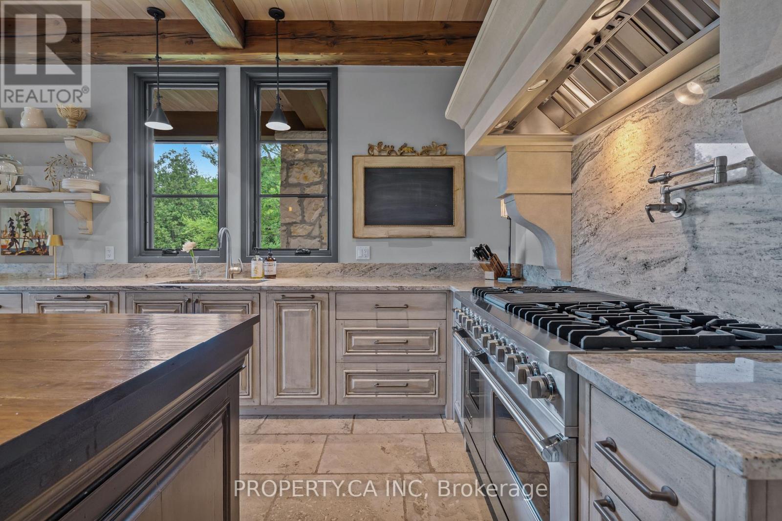 10955 Old River Road, Middlesex Centre, ON - Indoor Photo Showing Kitchen With Upgraded Kitchen