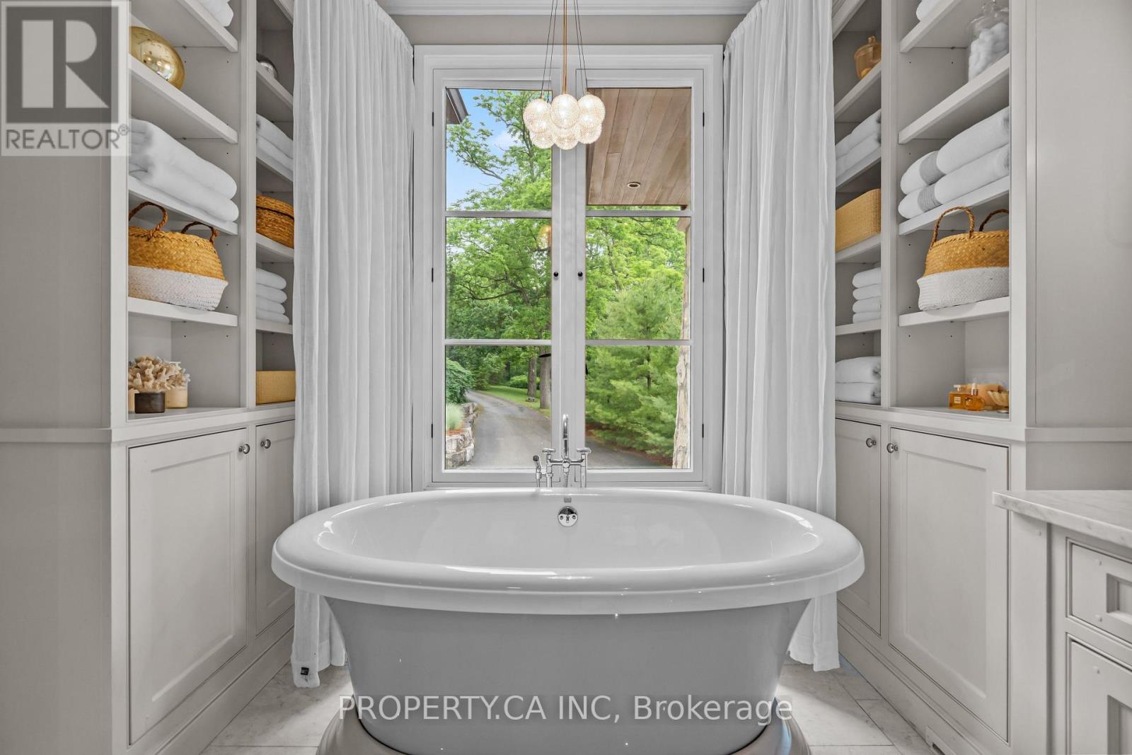 10955 Old River Road, Middlesex Centre, ON - Indoor Photo Showing Bathroom