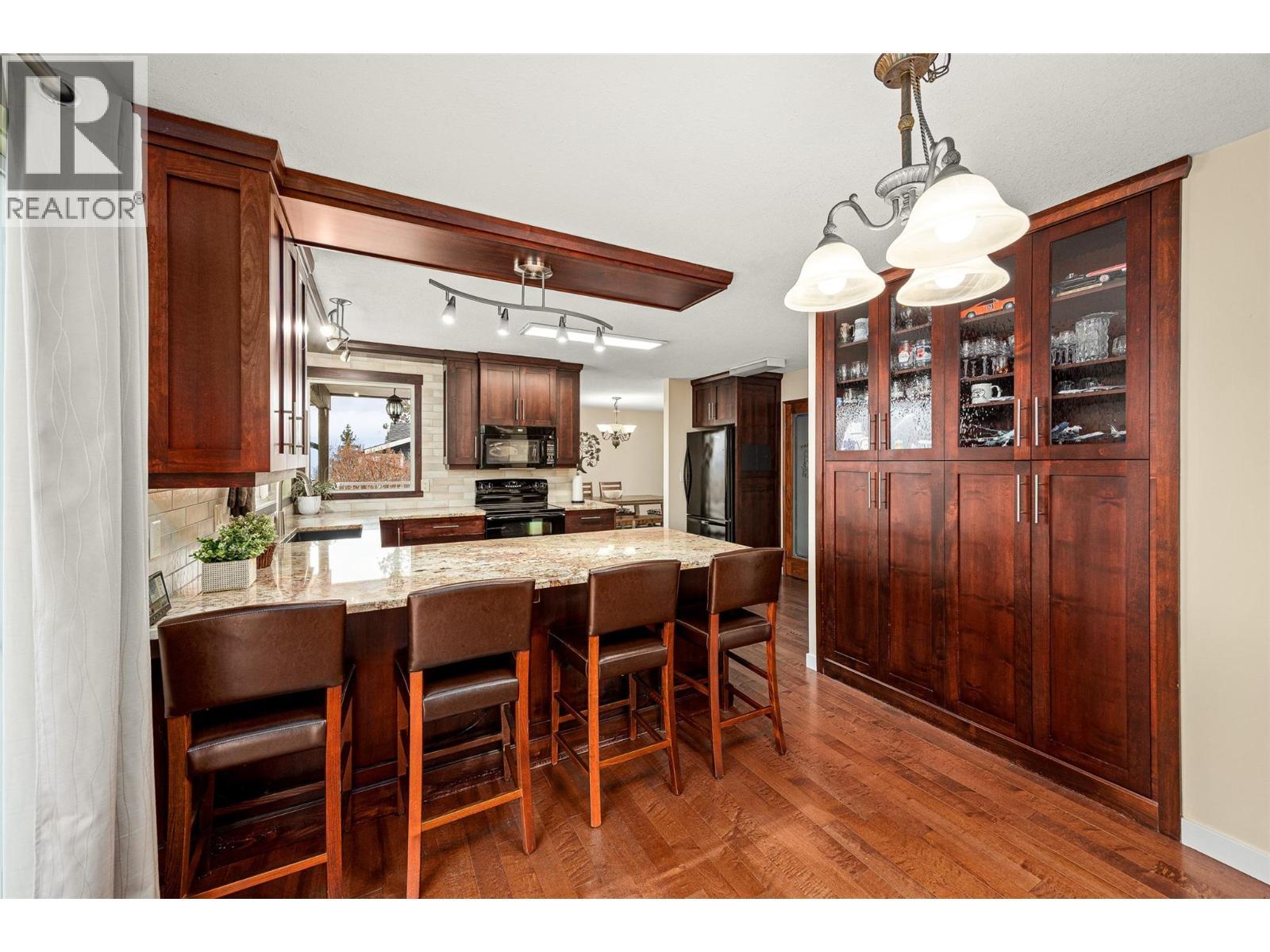 2152 Alexander Place, Westbank, BC - Indoor Photo Showing Dining Room