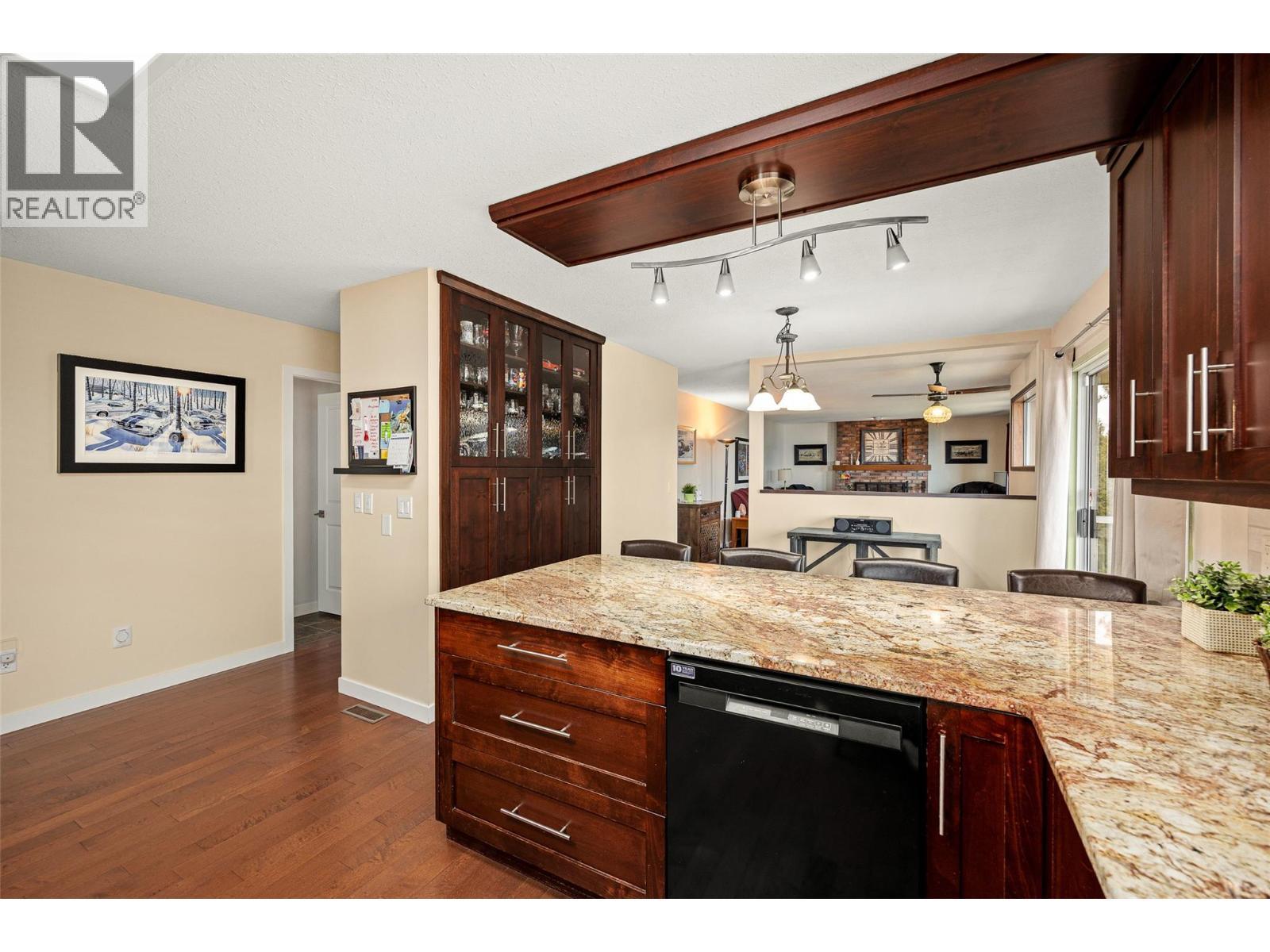 2152 Alexander Place, Westbank, BC - Indoor Photo Showing Kitchen