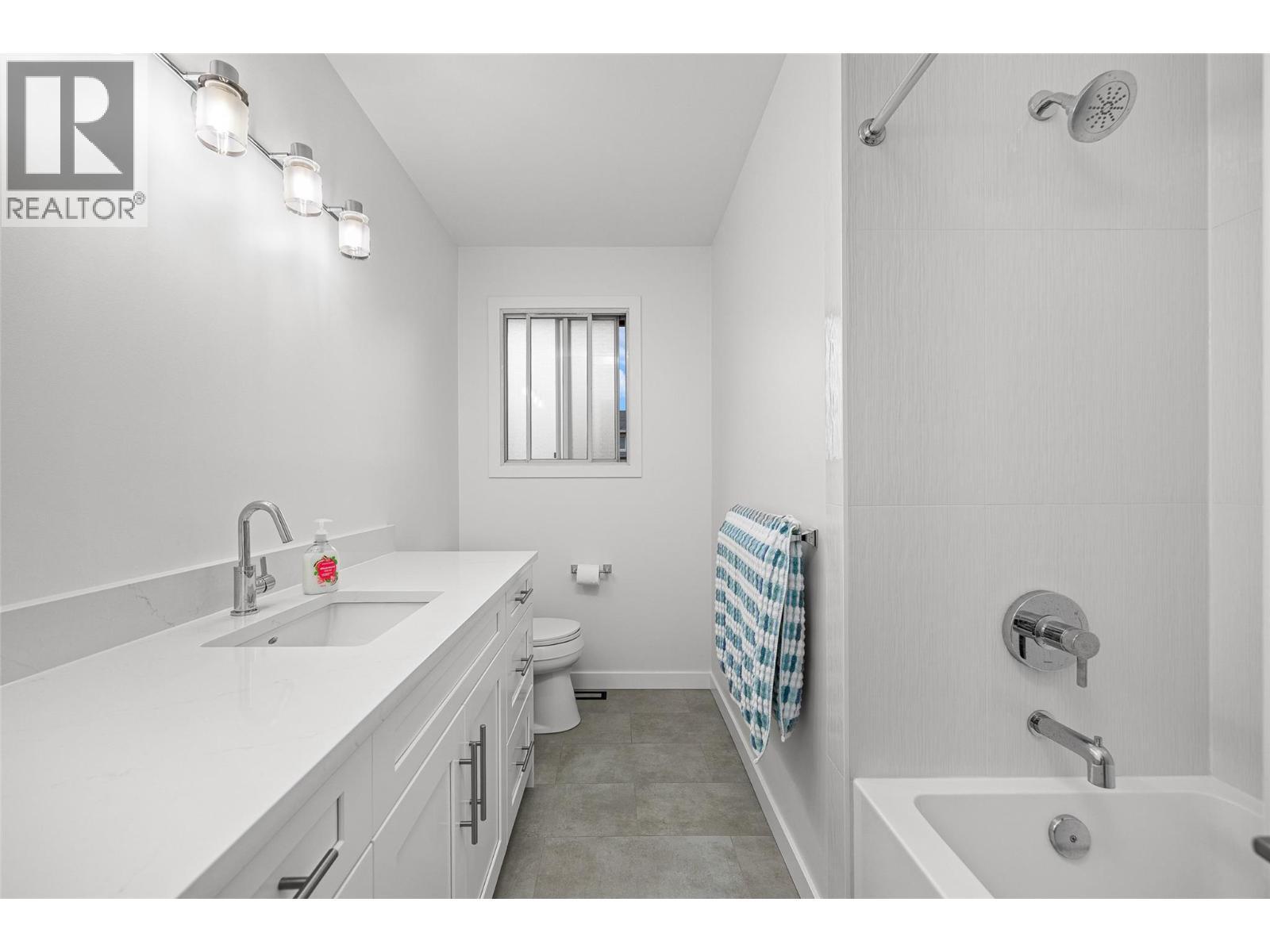2152 Alexander Place, Westbank, BC - Indoor Photo Showing Bathroom