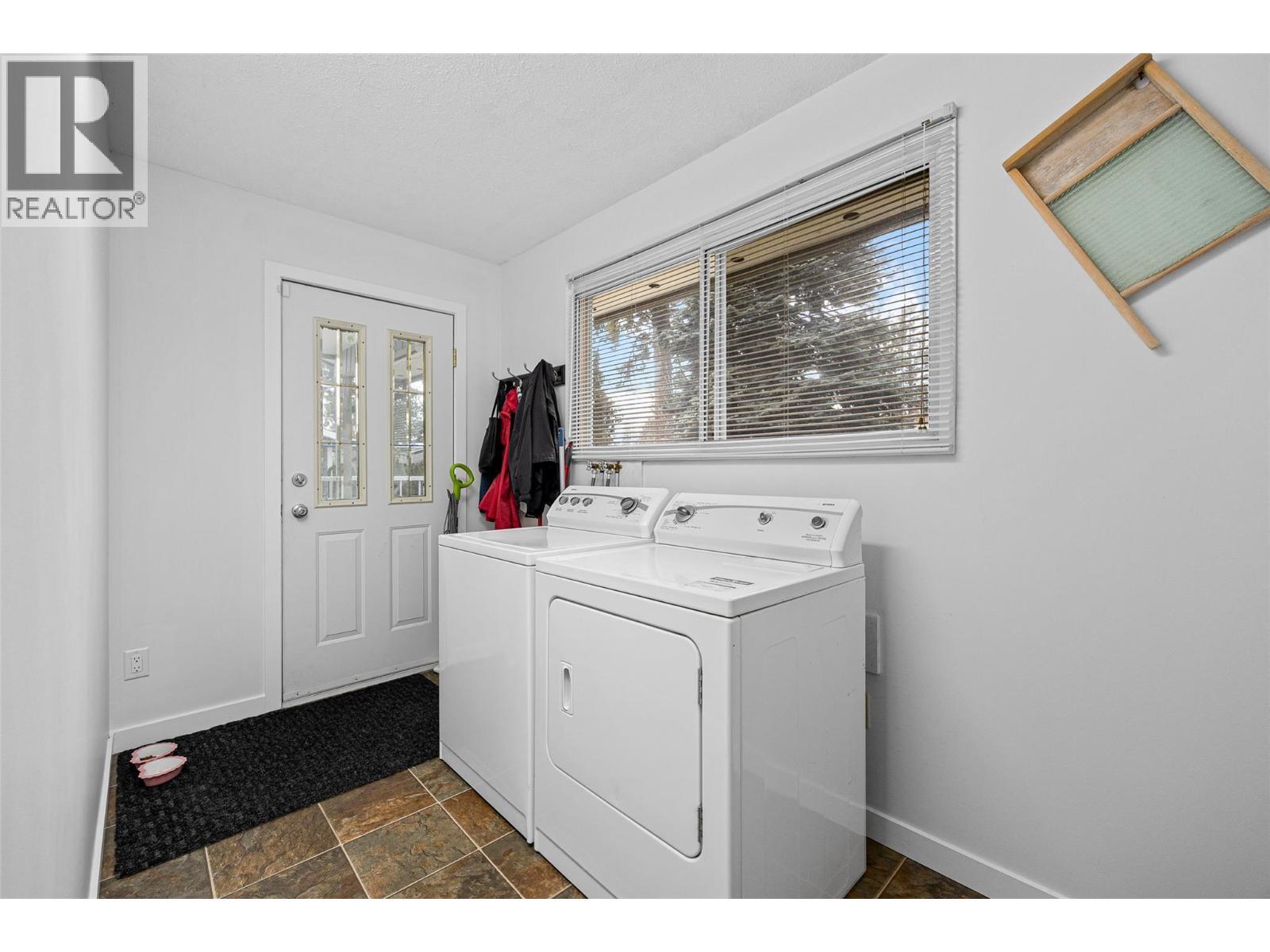 2152 Alexander Place, Westbank, BC - Indoor Photo Showing Laundry Room