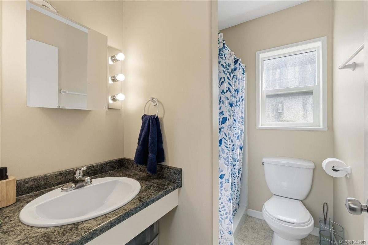 2212 Burgoyne Rd, Coombs, BC