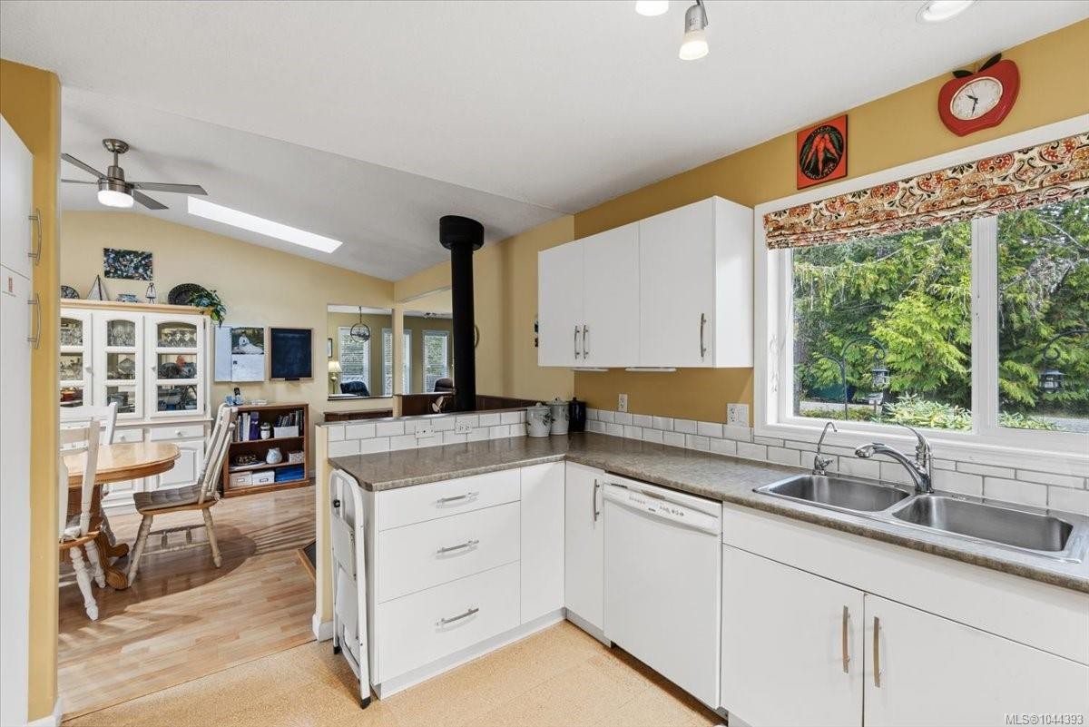 2212 Burgoyne Rd, Coombs, BC