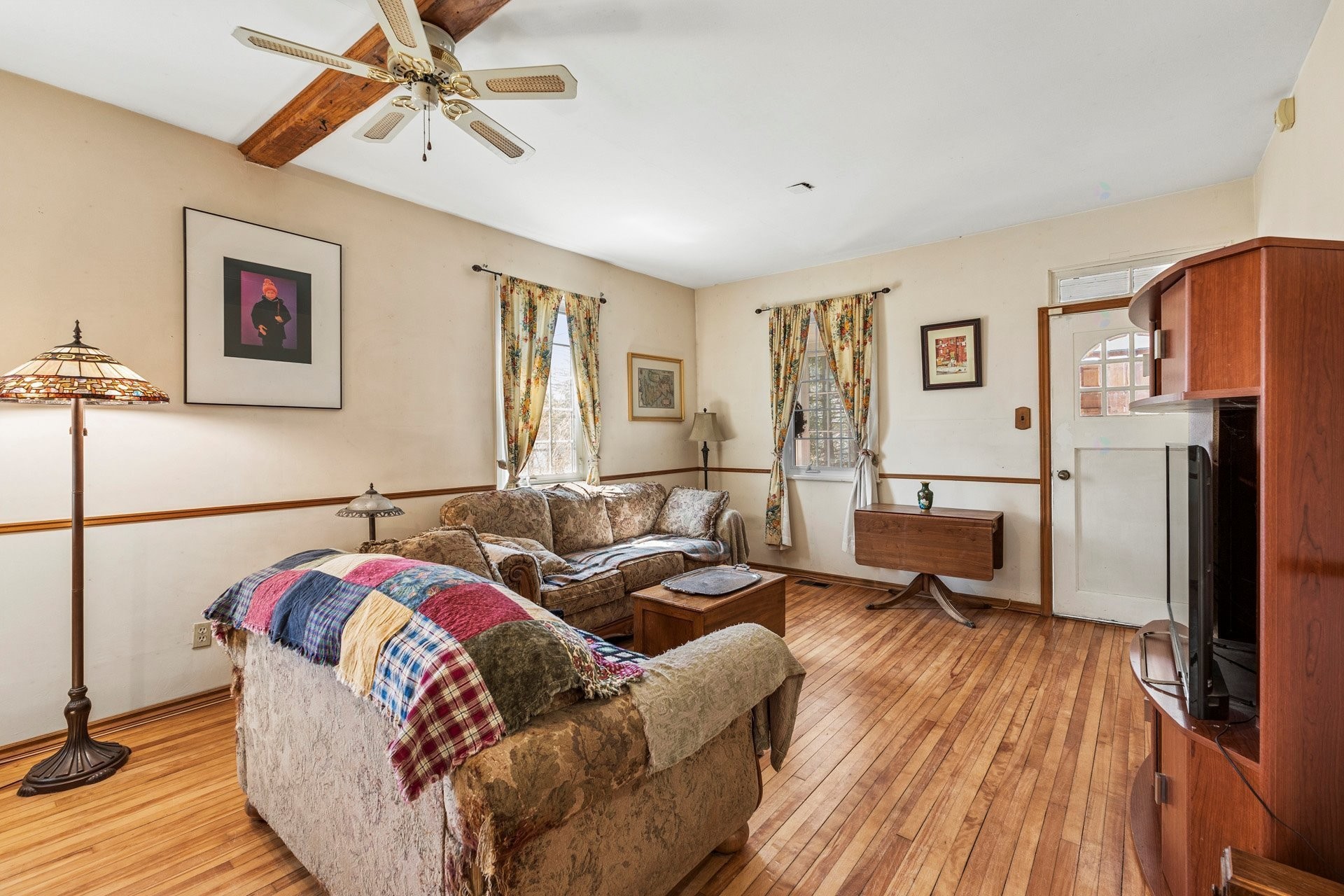 Living Room - 25 Av. Queen, Pointe-Claire, QC - Indoor