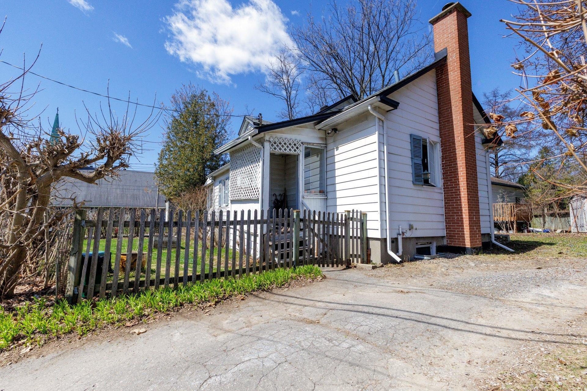 Front of Structure - 25 Av. Queen, Pointe-Claire, QC - Outdoor