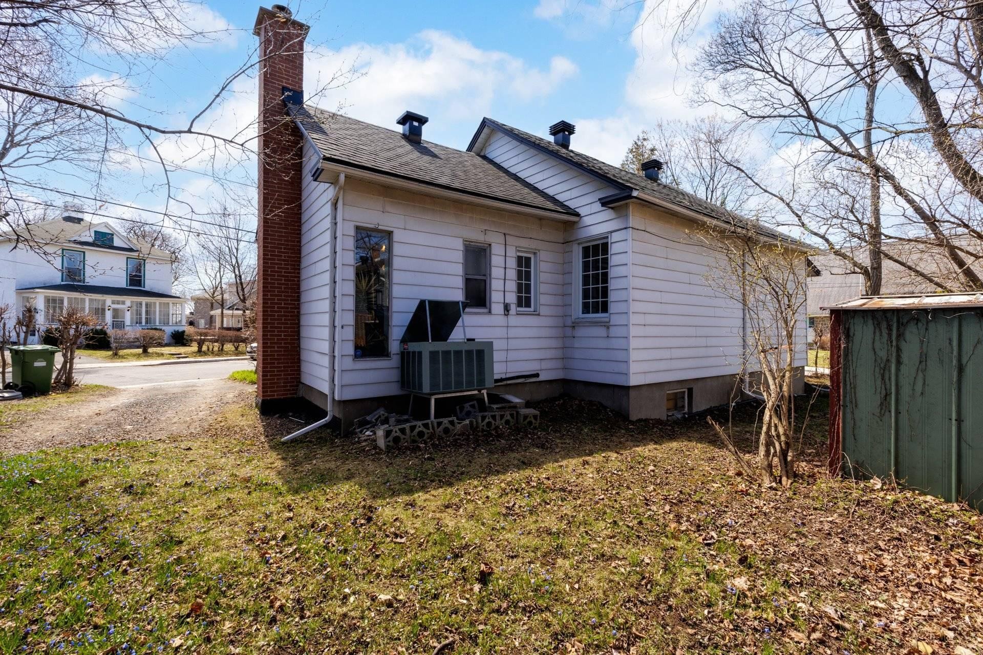 Back of Structure - 25 Av. Queen, Pointe-Claire, QC - Outdoor