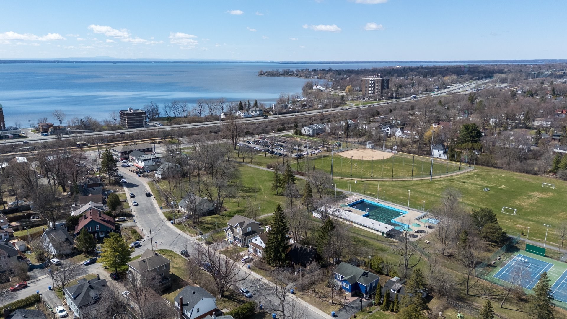 Aerial View - 25 Av. Queen, Pointe-Claire, QC - Outdoor With Body Of Water With View