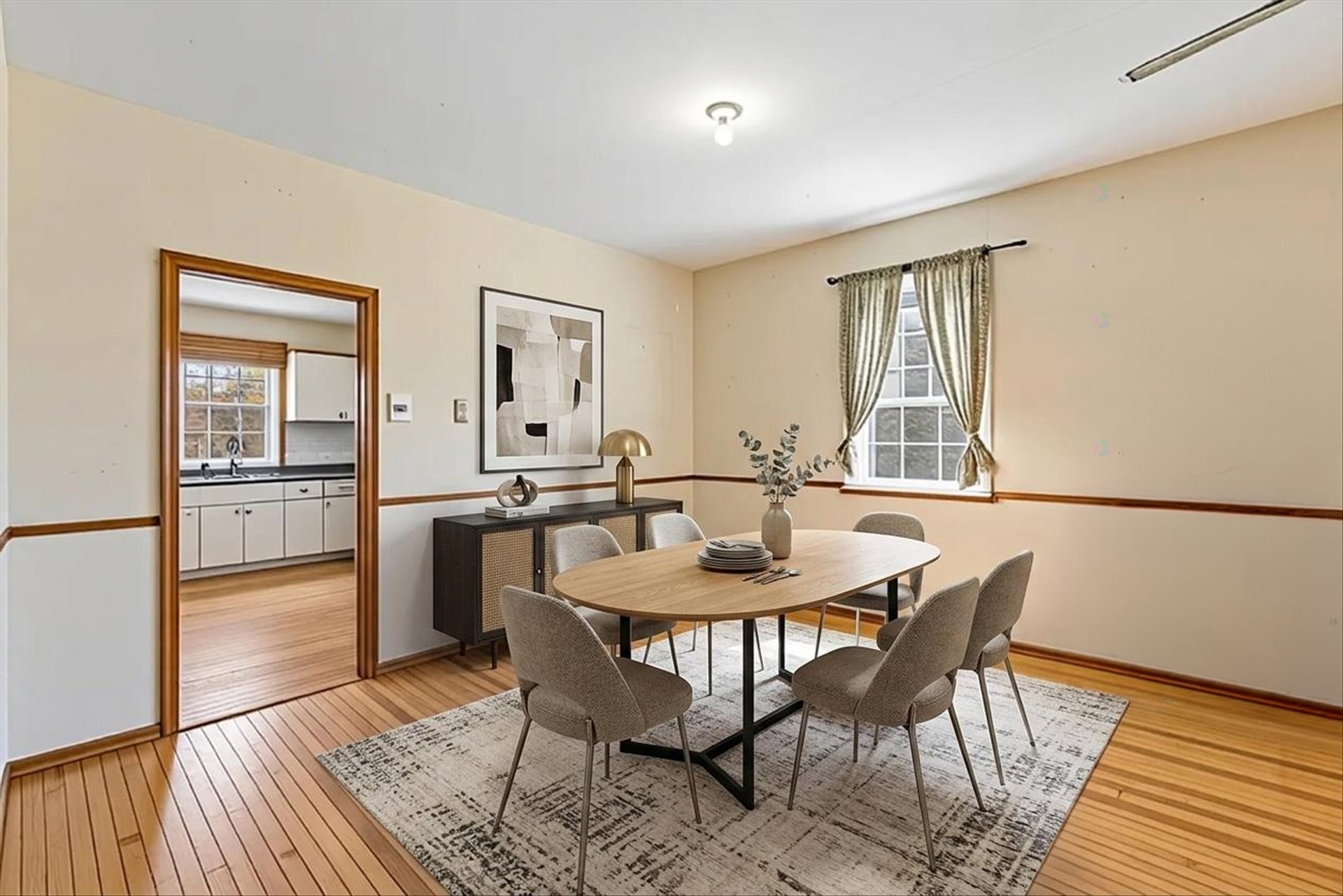 Living Room - 25 Av. Queen, Pointe-Claire, QC - Indoor Photo Showing Dining Room