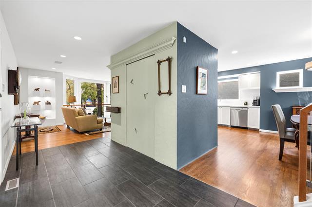 1324 Wellington Cr, Winnipeg, MB - Indoor