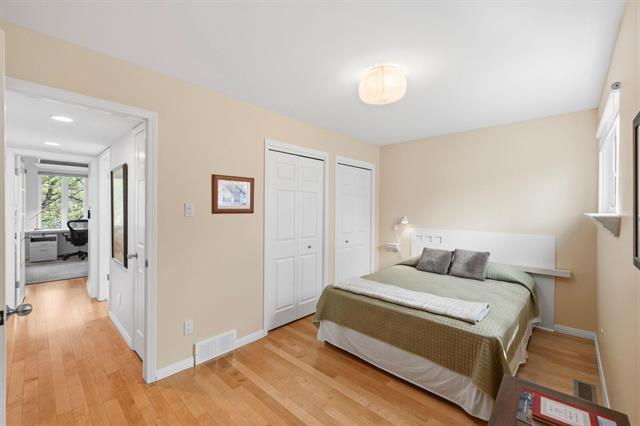 1324 Wellington Cr, Winnipeg, MB - Indoor Photo Showing Bedroom