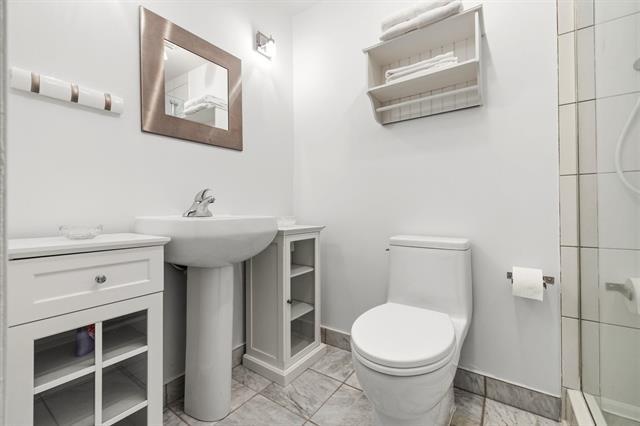1324 Wellington Cr, Winnipeg, MB - Indoor Photo Showing Bathroom