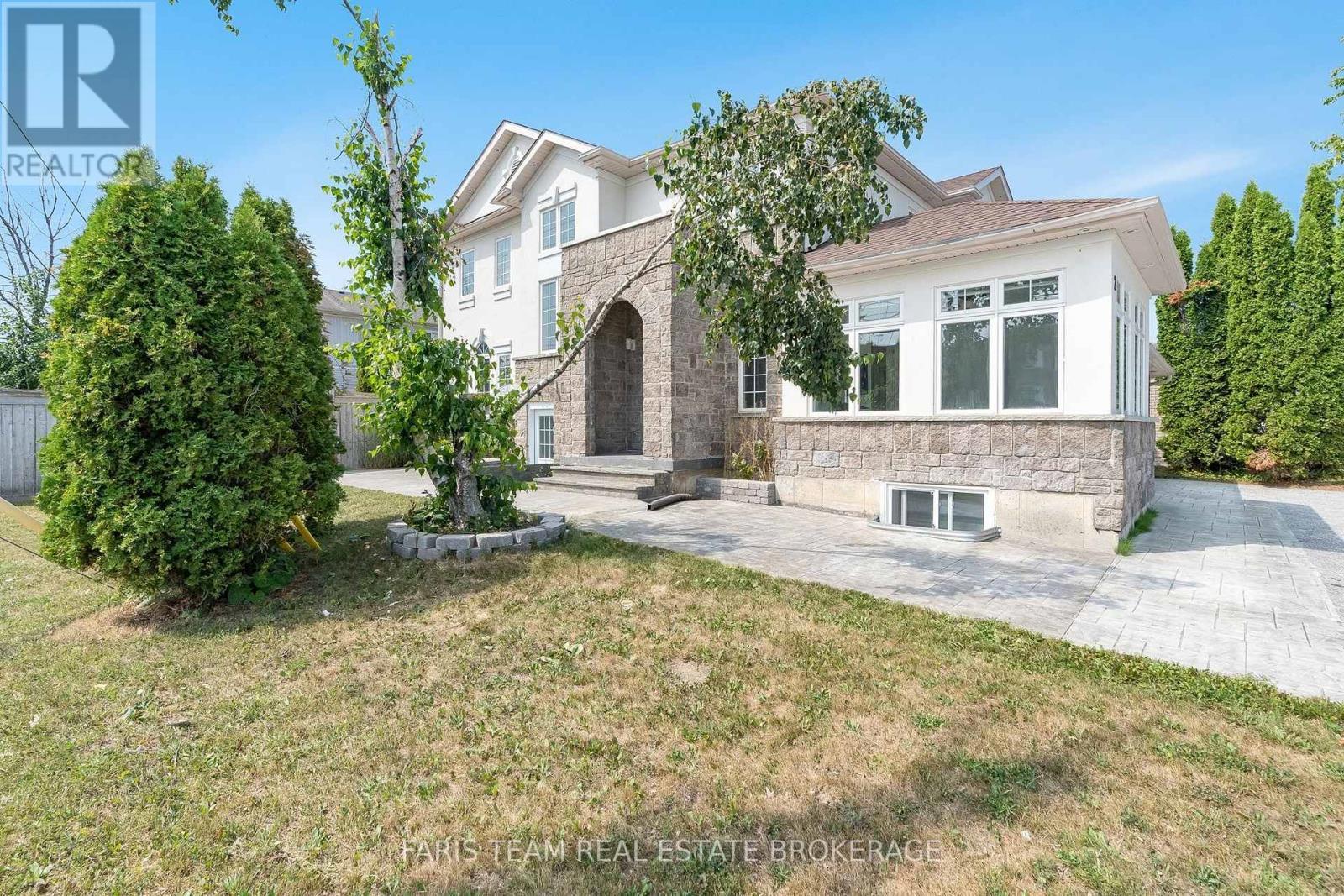 2 Vanessa Drive, Orillia, ON - Outdoor