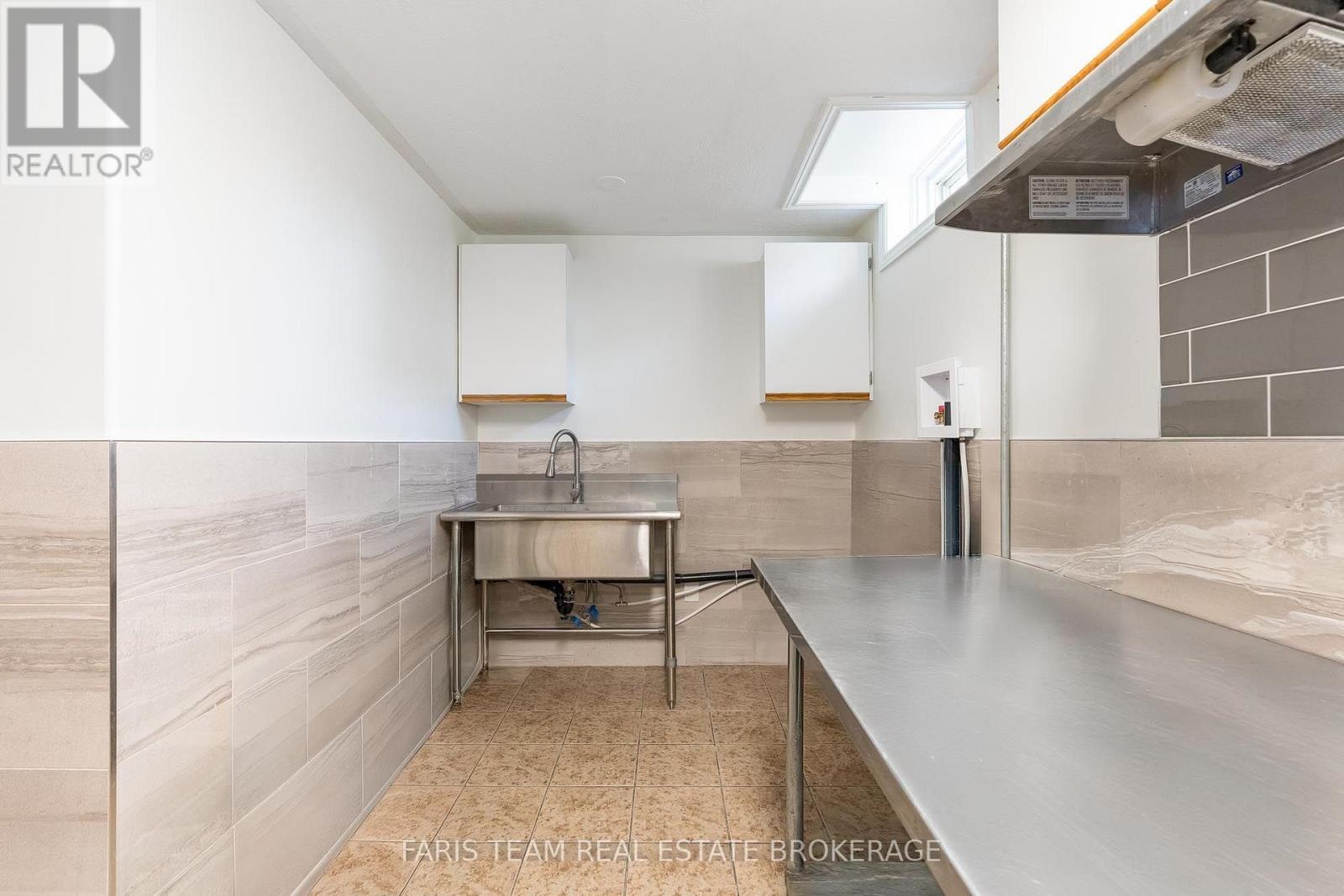 2 Vanessa Drive, Orillia, ON - Indoor