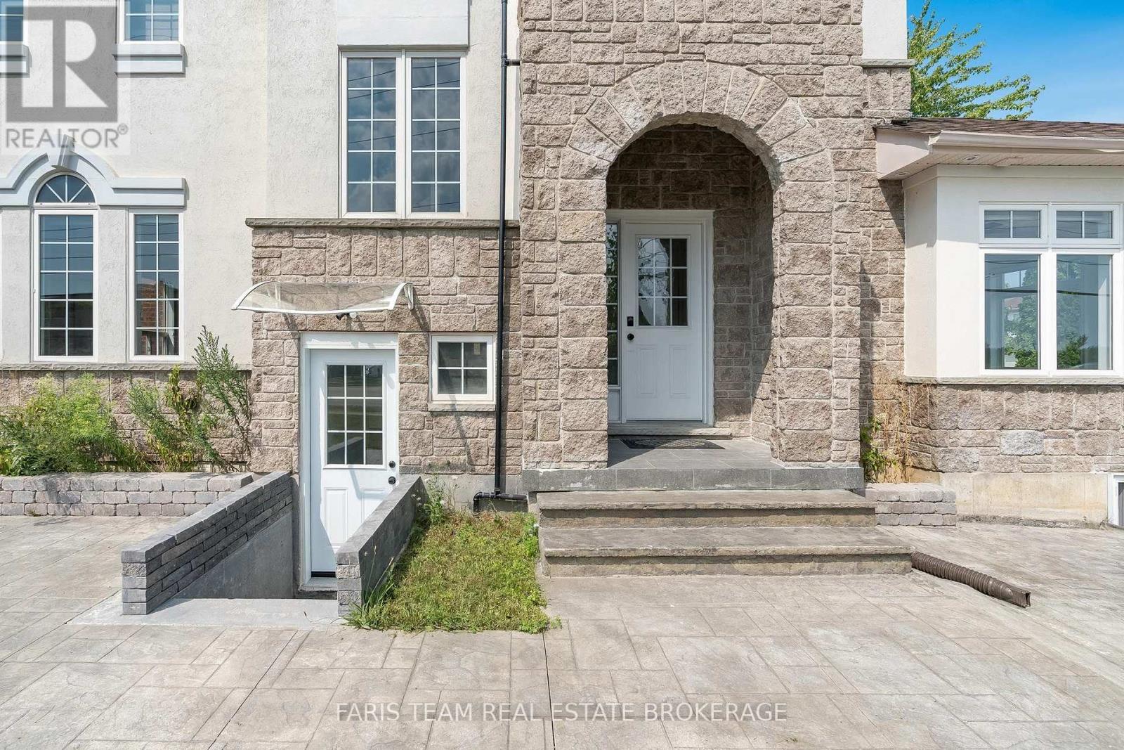 2 Vanessa Drive, Orillia, ON - Outdoor