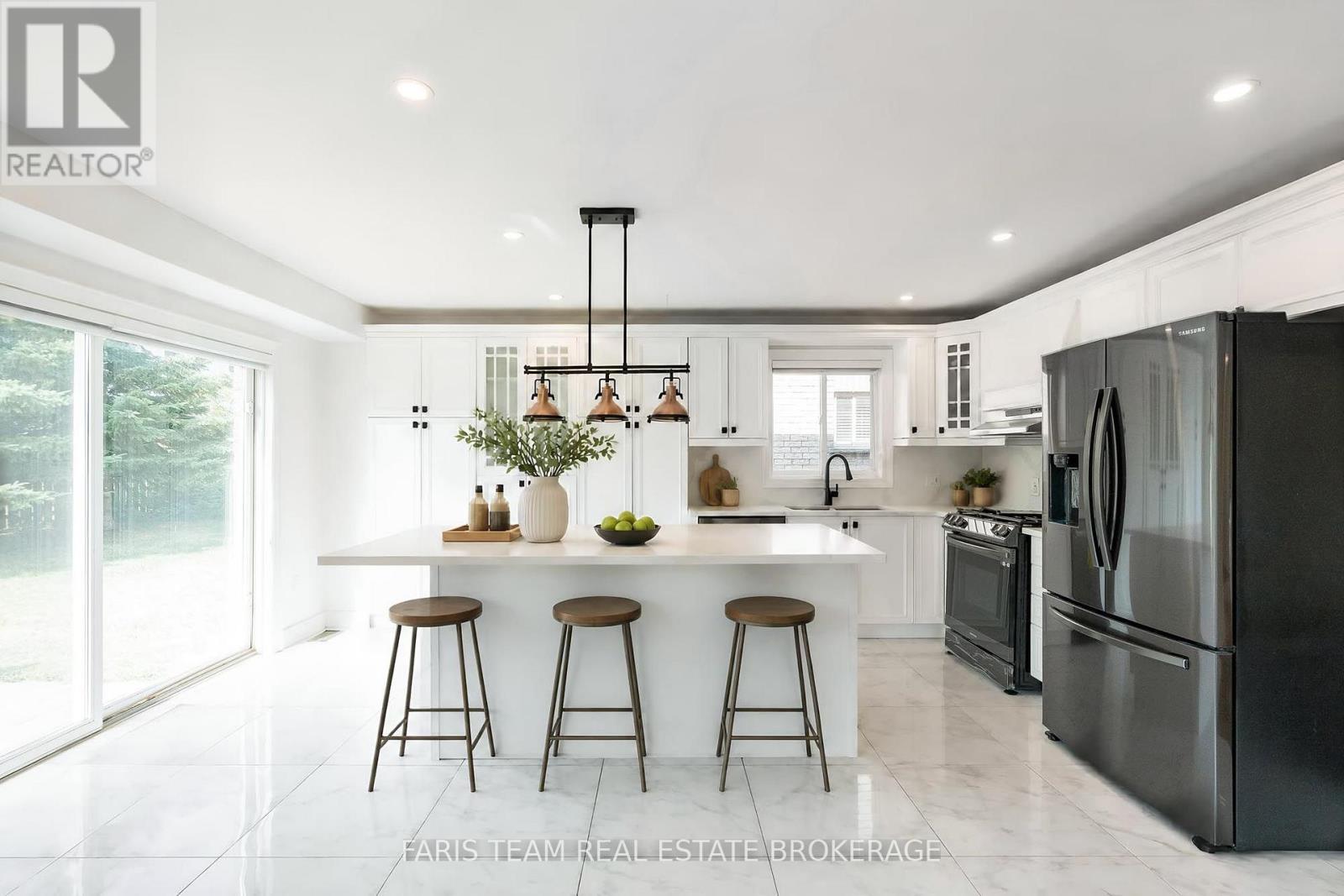 Virtually staged - 2 Vanessa Drive, Orillia, ON - Indoor Photo Showing Kitchen With Upgraded Kitchen