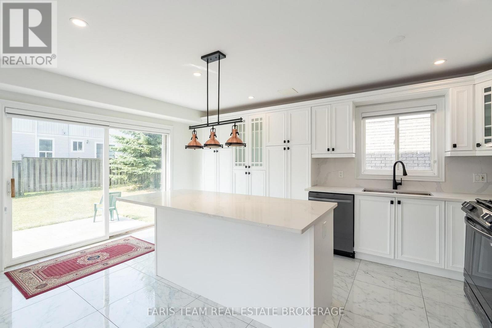 2 Vanessa Drive, Orillia, ON - Indoor Photo Showing Kitchen With Upgraded Kitchen