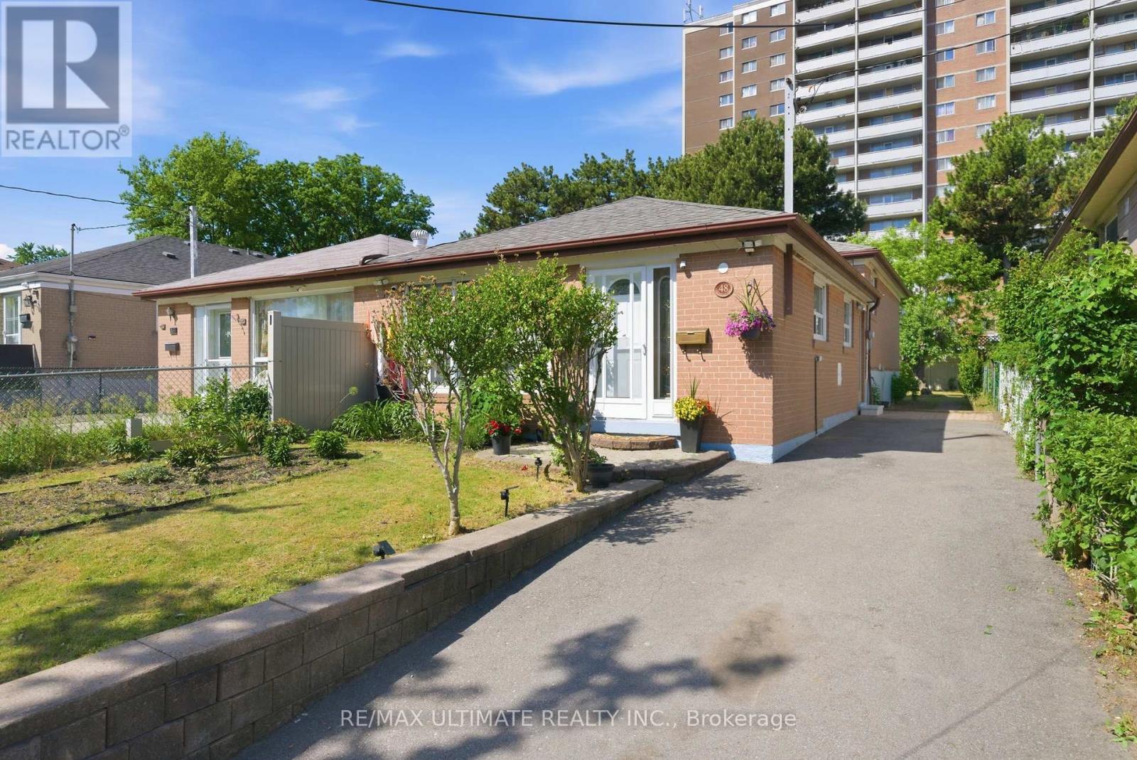 48 Venetian Crescent, Toronto, ON - Outdoor