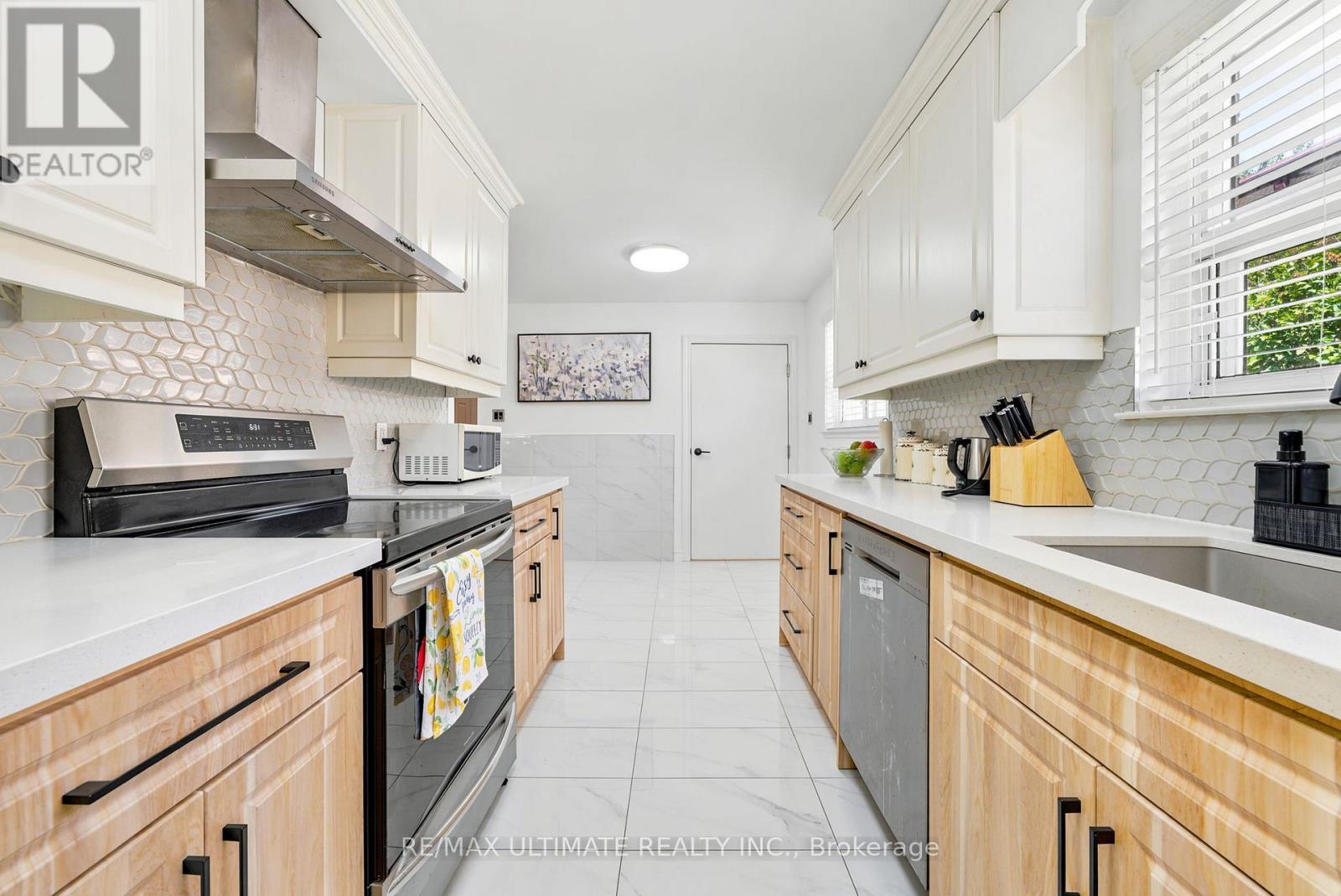 48 Venetian Crescent, Toronto, ON - Indoor Photo Showing Kitchen