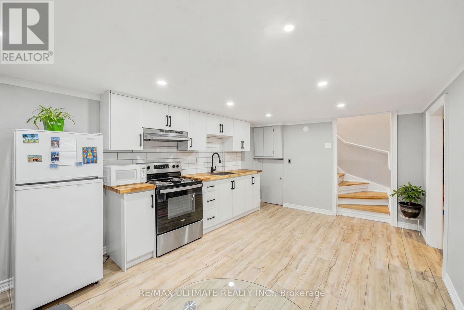 48 Venetian Crescent, Toronto, ON - Indoor Photo Showing Kitchen