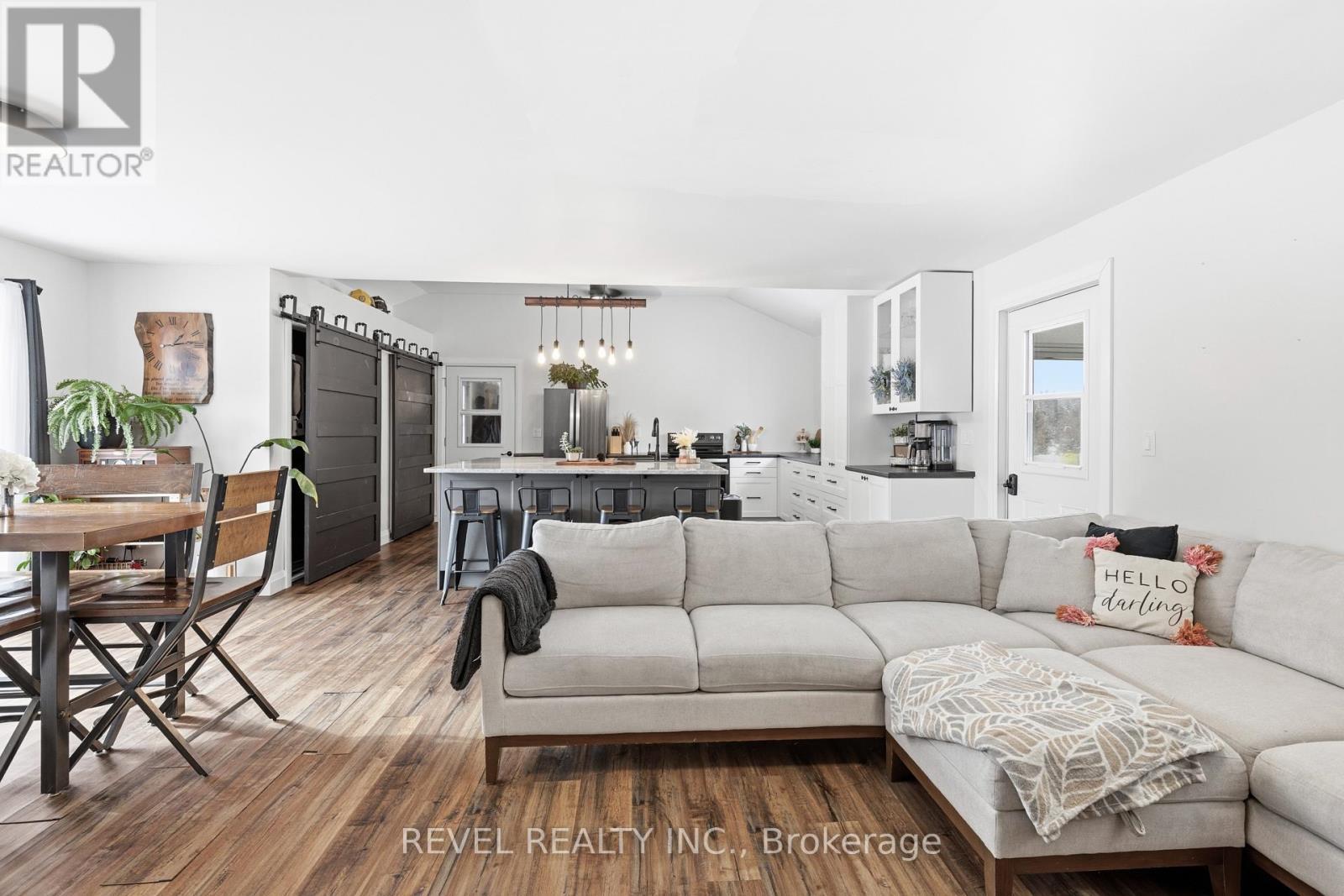 122 Mcguire Beach Road, Kawartha Lakes (Carden), ON - Indoor Photo Showing Living Room