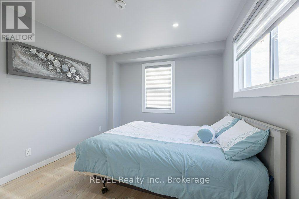 165 East West Line, Niagara-On-The-Lake (Lakeshore), ON - Indoor Photo Showing Bedroom