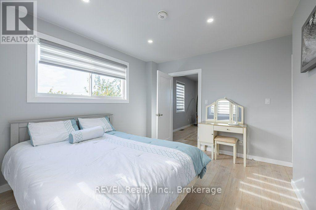 165 East West Line, Niagara-On-The-Lake (Lakeshore), ON - Indoor Photo Showing Bedroom