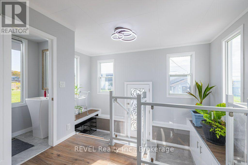 165 East West Line, Niagara-On-The-Lake (Lakeshore), ON - Indoor Photo Showing Other Room