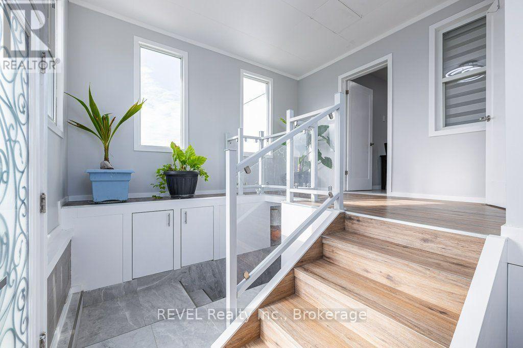 165 East West Line, Niagara-On-The-Lake (Lakeshore), ON - Indoor Photo Showing Other Room
