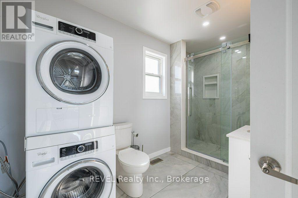 165 East West Line, Niagara-On-The-Lake (Lakeshore), ON - Indoor Photo Showing Laundry Room