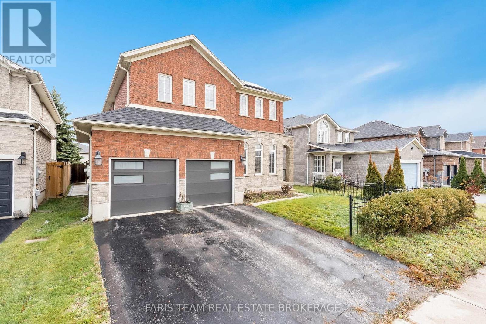 3 Prince William Way, Barrie, ON - Outdoor With Facade