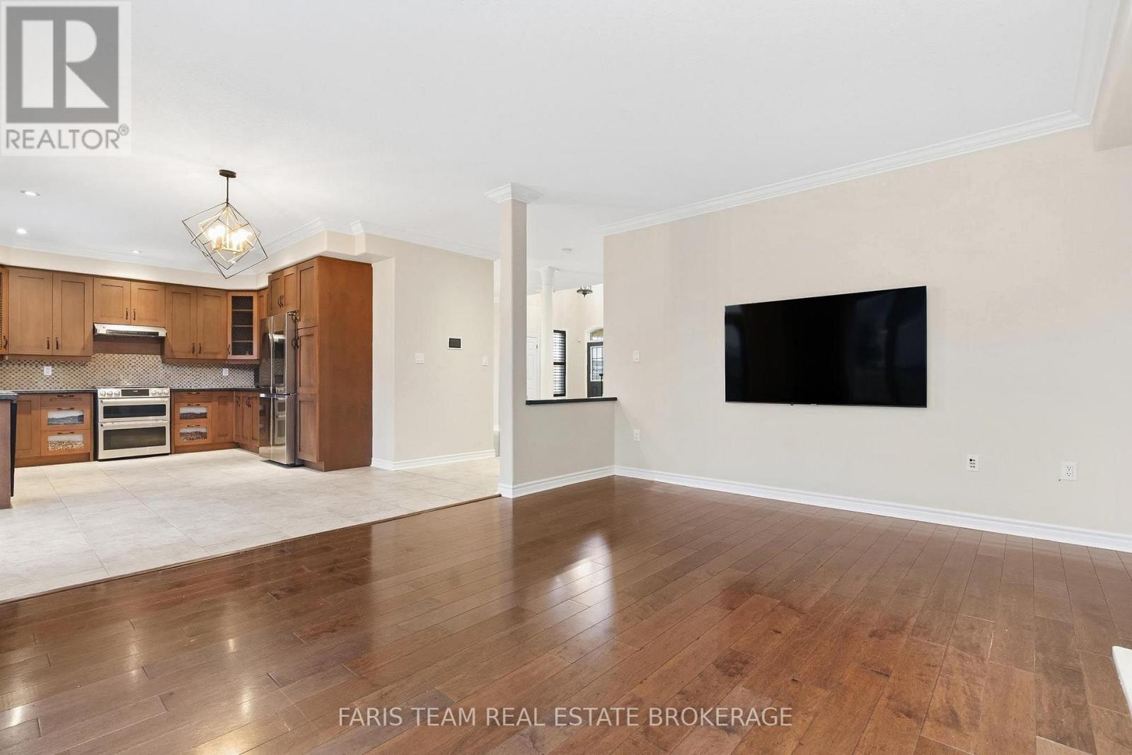 3 Prince William Way, Barrie, ON - Indoor
