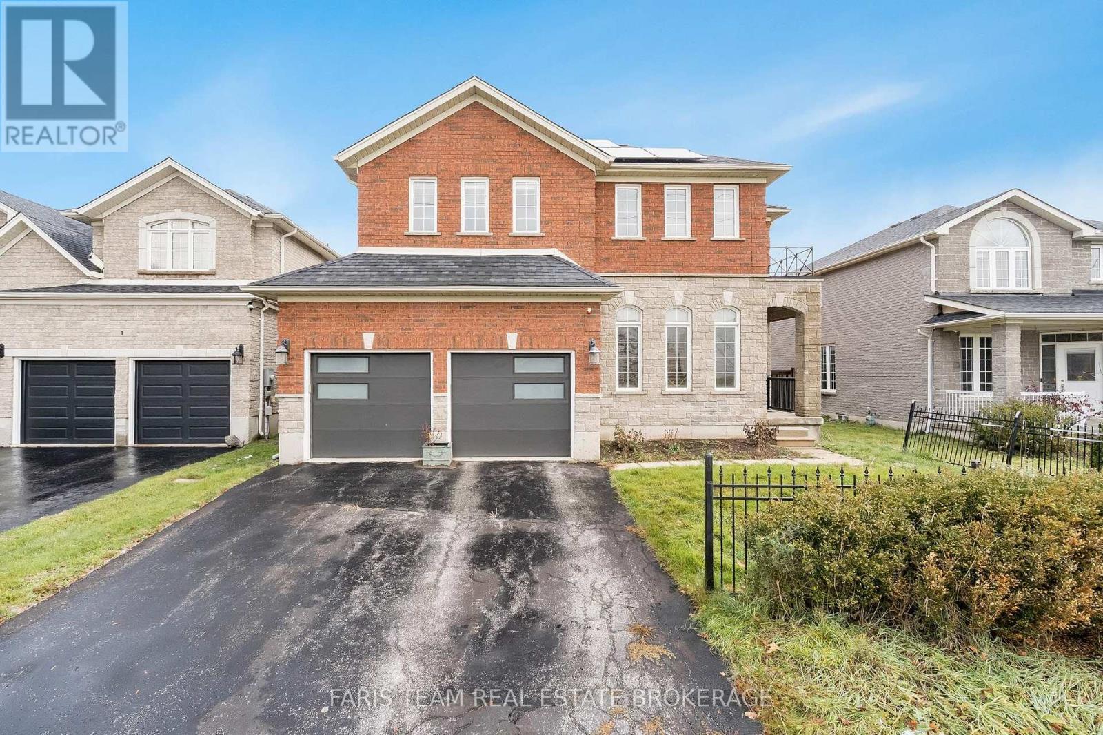 3 Prince William Way, Barrie, ON - Outdoor With Facade