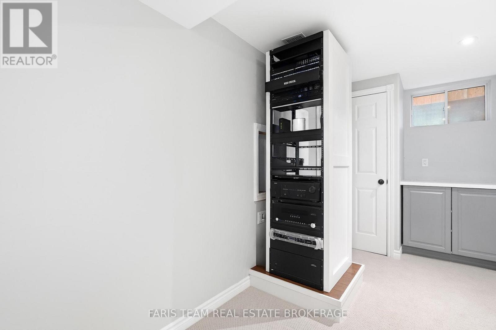 3 Prince William Way, Barrie, ON - Photo Showing Other Room