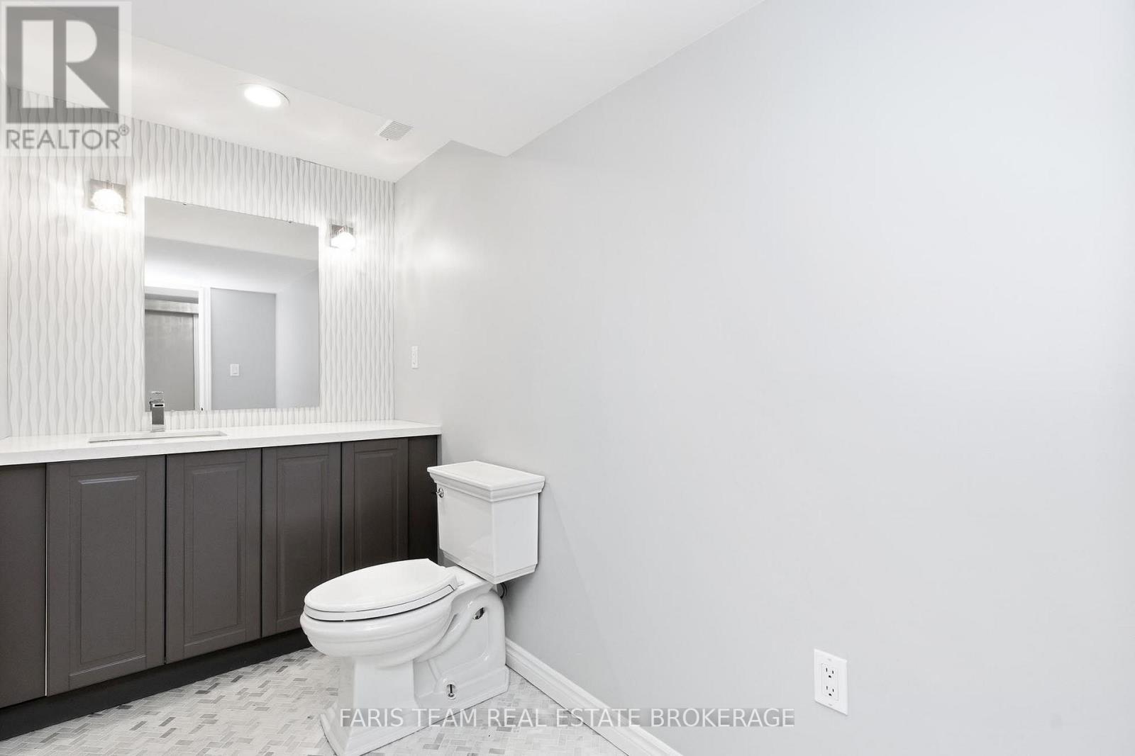 3 Prince William Way, Barrie, ON - Indoor Photo Showing Bathroom