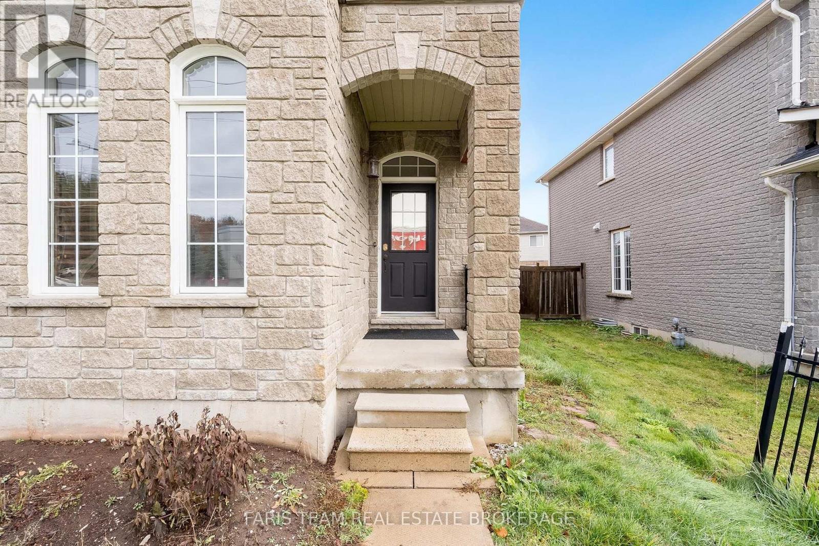 3 Prince William Way, Barrie, ON - Outdoor