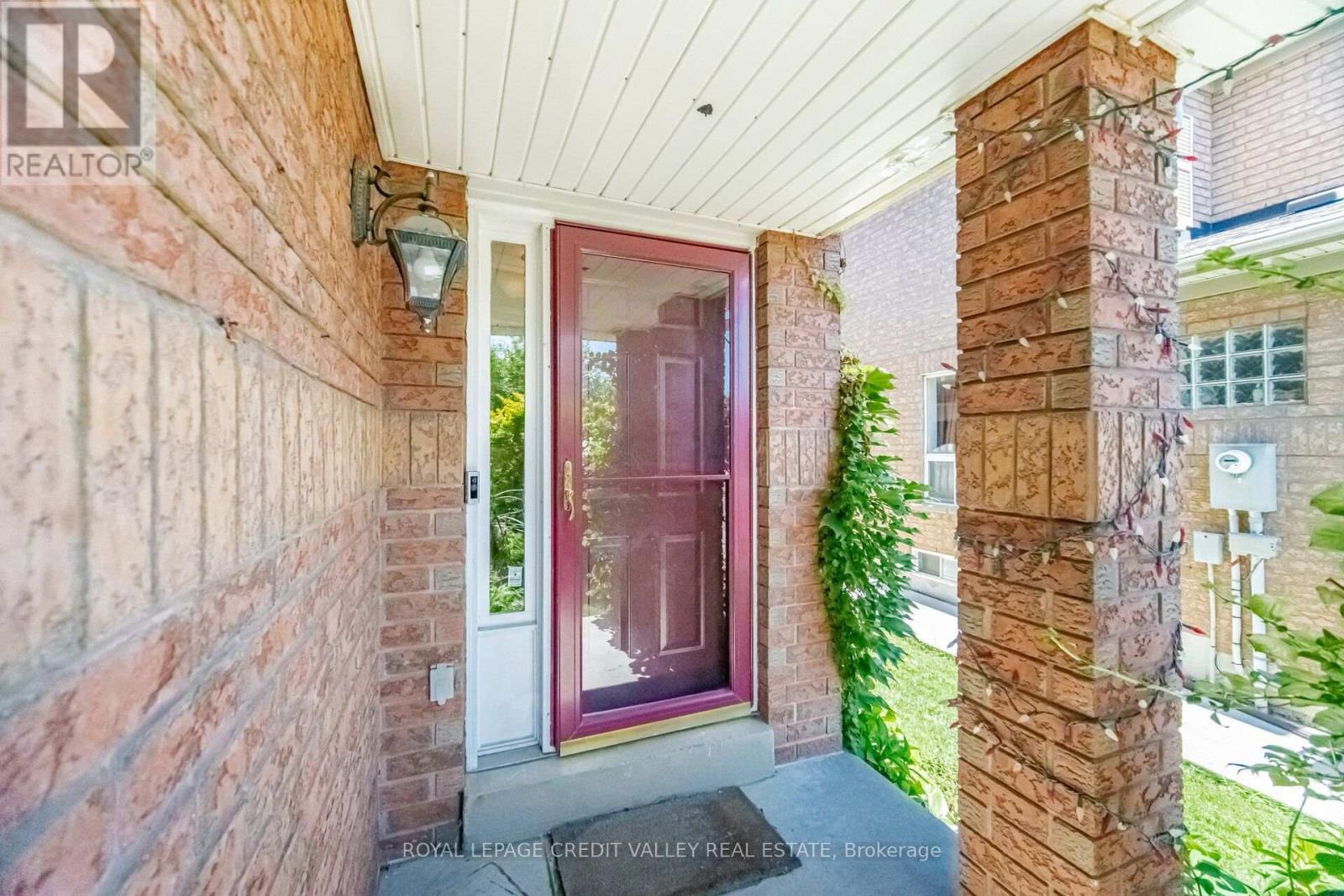 8 Pressed Brick Drive, Brampton, ON - Outdoor
