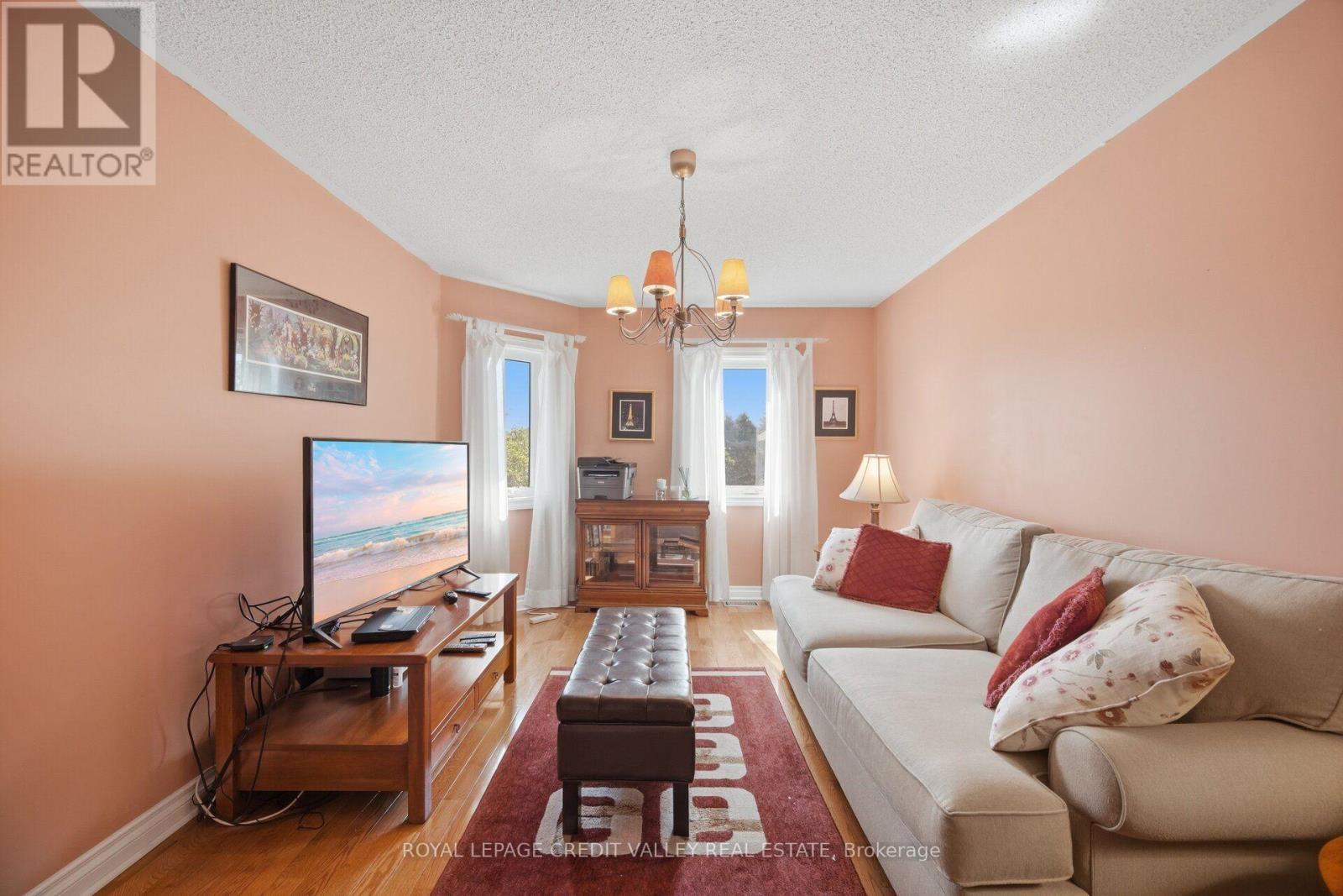 8 Pressed Brick Drive, Brampton, ON - Indoor Photo Showing Living Room
