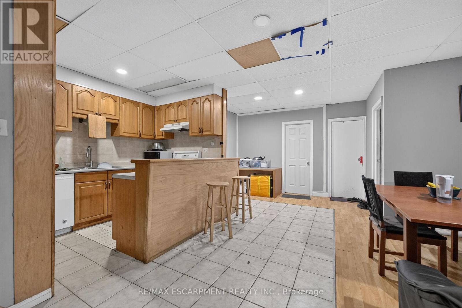 1292 Barton Street E, Hamilton, ON