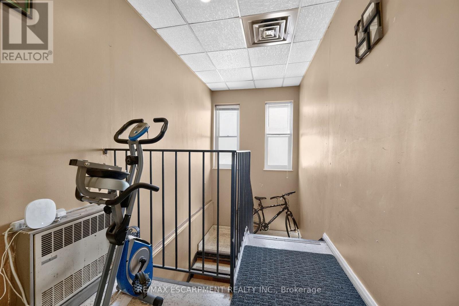 1292 Barton Street E, Hamilton, ON