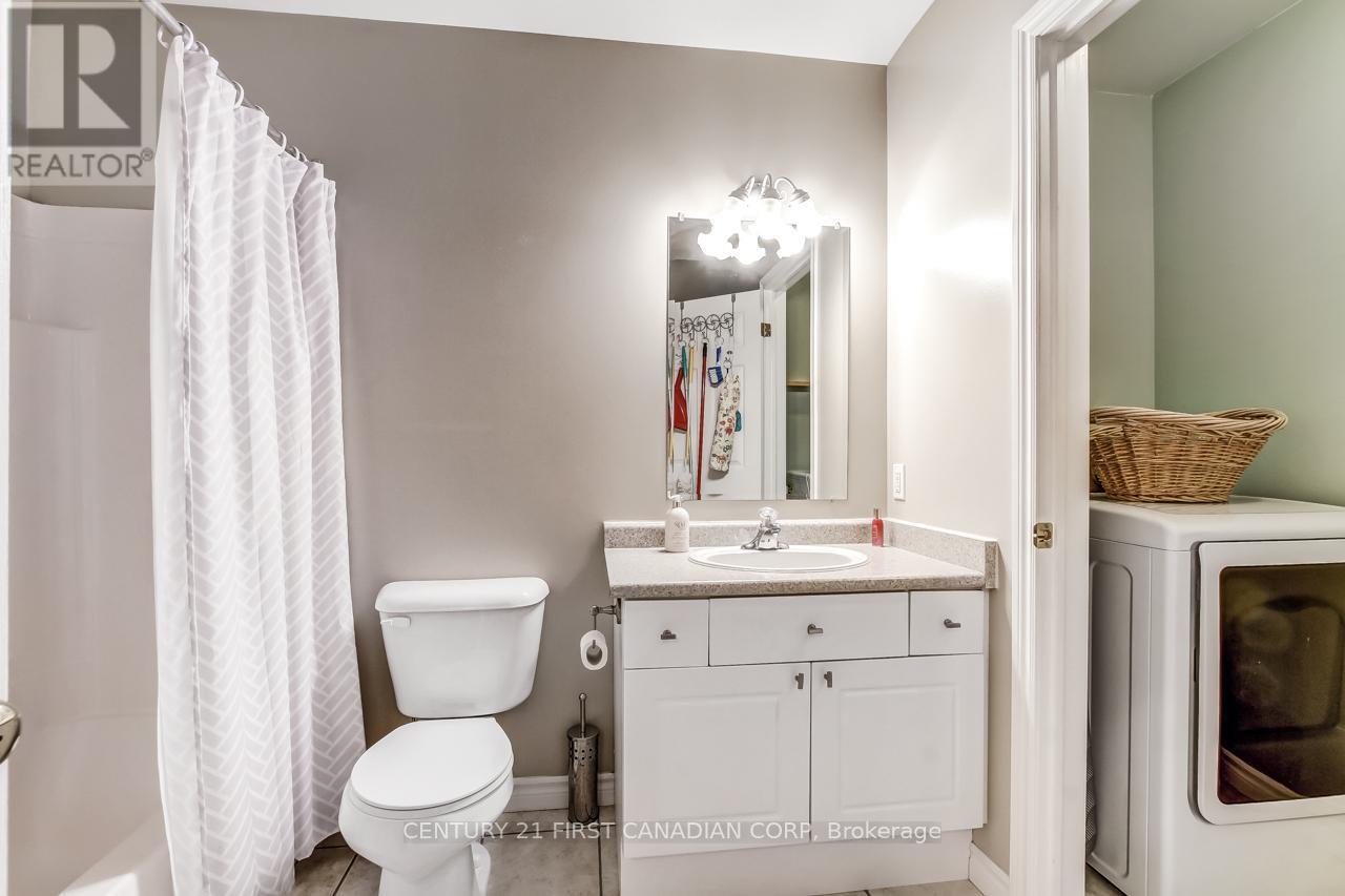 47 - 1077 Hamilton Road, London East (East O), ON - Indoor Photo Showing Bathroom
