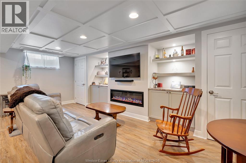 1340 Aspenshore Avenue, Windsor, ON - Indoor With Fireplace