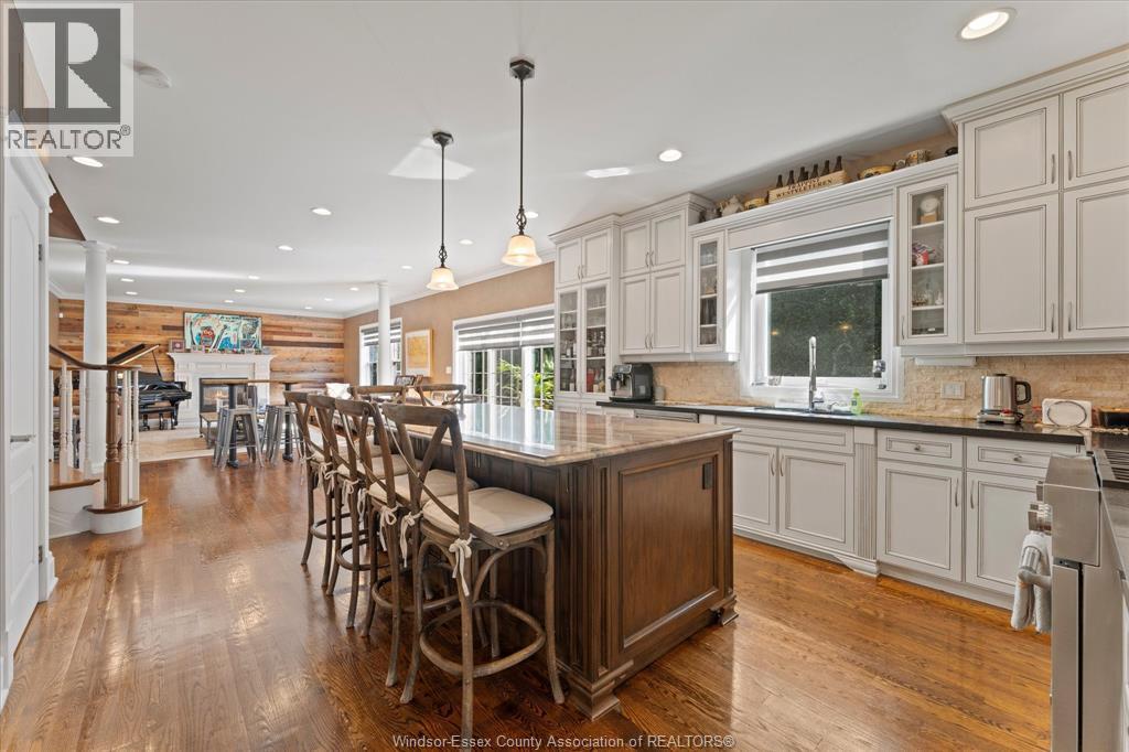 3460 Huntington Avenue, Windsor, ON - Indoor Photo Showing Kitchen With Upgraded Kitchen