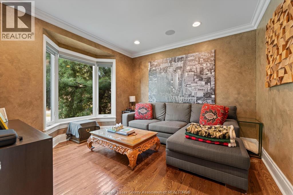3460 Huntington Avenue, Windsor, ON - Indoor Photo Showing Living Room