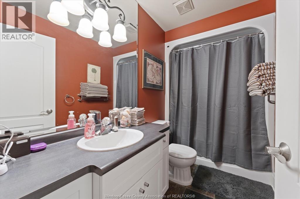 3460 Huntington Avenue, Windsor, ON - Indoor Photo Showing Bathroom