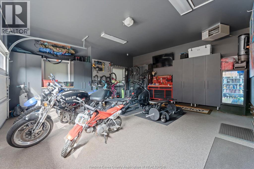 3460 Huntington Avenue, Windsor, ON - Indoor Photo Showing Garage