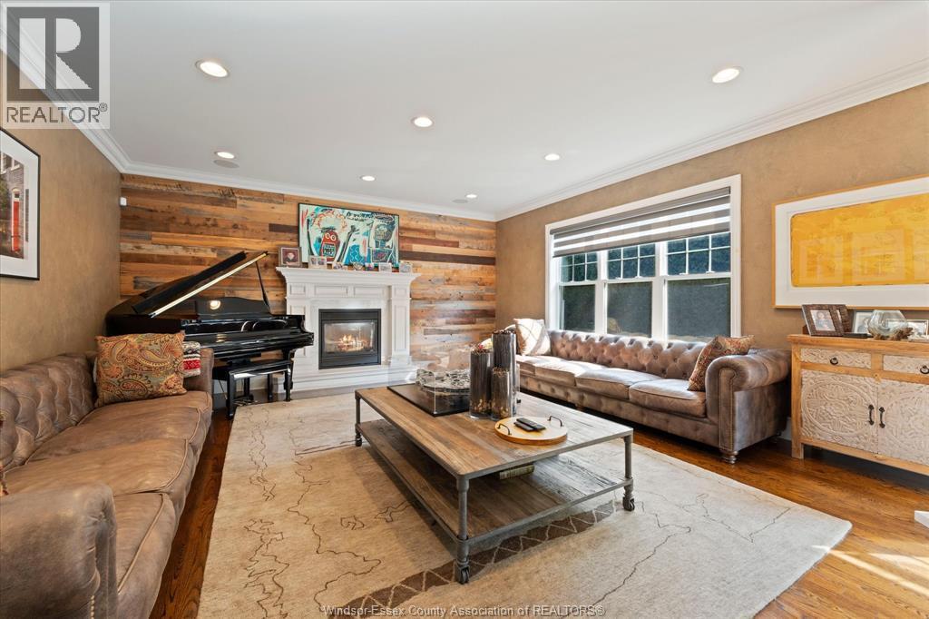 3460 Huntington Avenue, Windsor, ON - Indoor Photo Showing Living Room With Fireplace